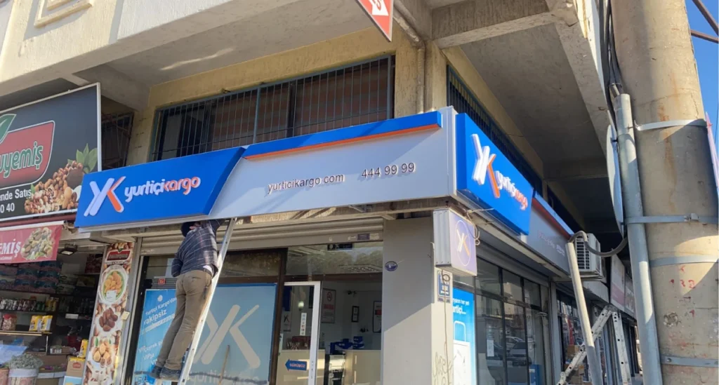 İzmir kutu harf tabela