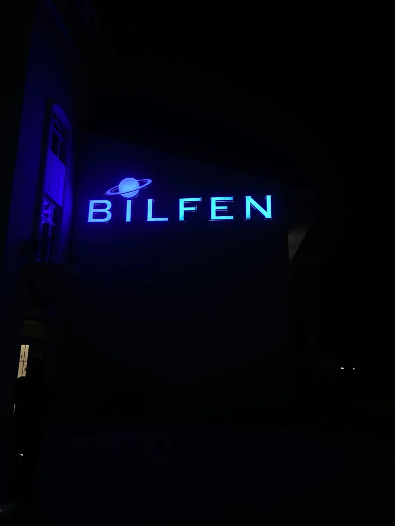 İzmir kutu harf tabela