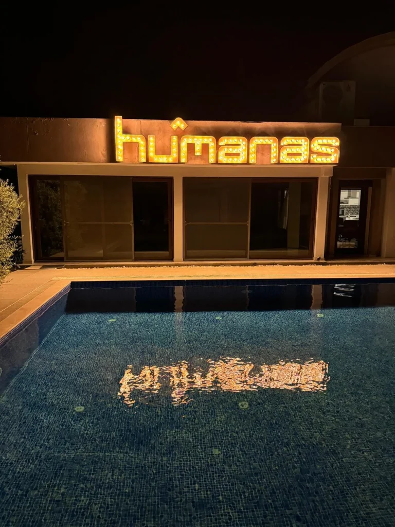 İzmir kutu harf tabela