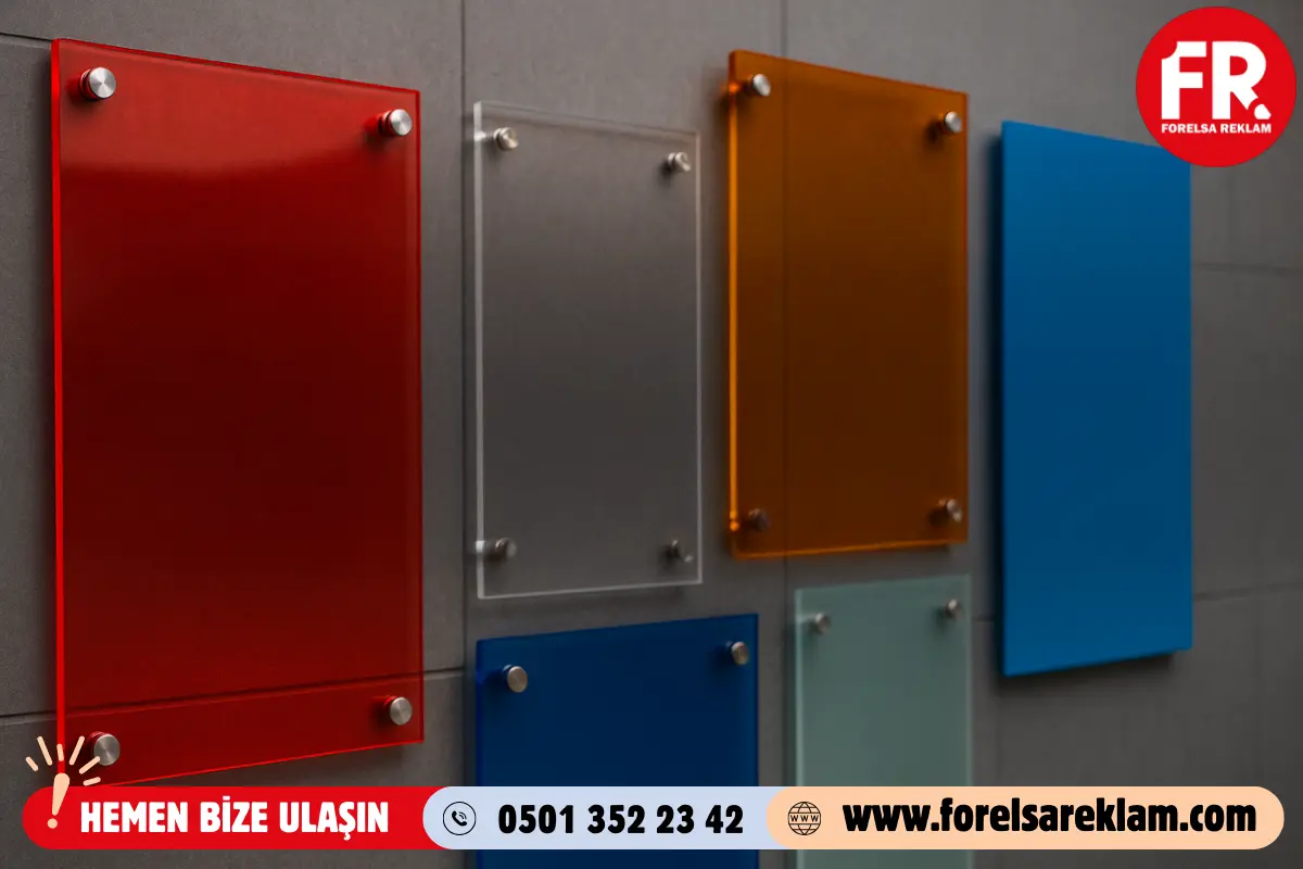 Pleksi Tabelalarda Renk ve Şeffaflık Tercihleri