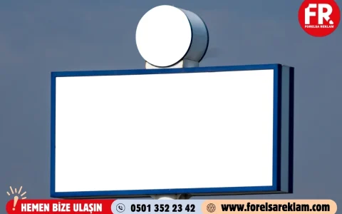 Gökyüzüne Uzanan Reklam Totem Tabelalarla Şehirde İz Bırakmak